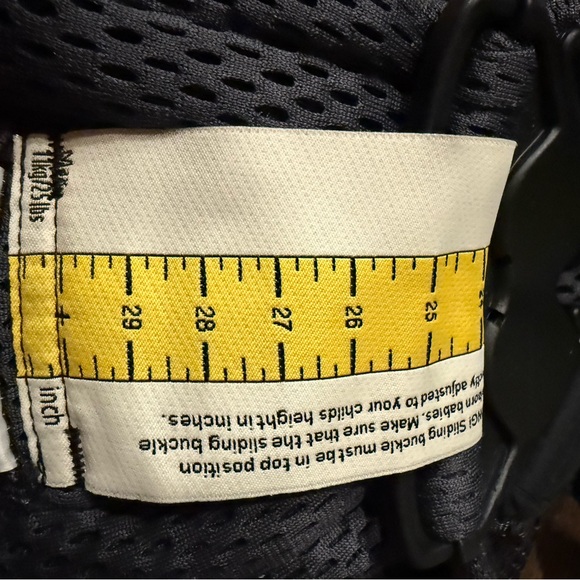 Baby Bjorn mini Carrier - Picture 3 of 3